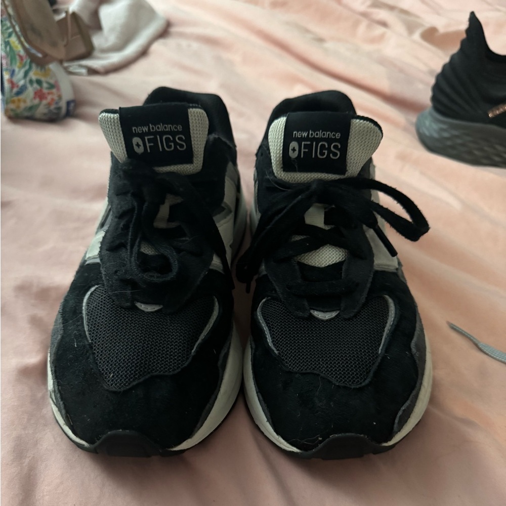 Black new balance x figs sneakers